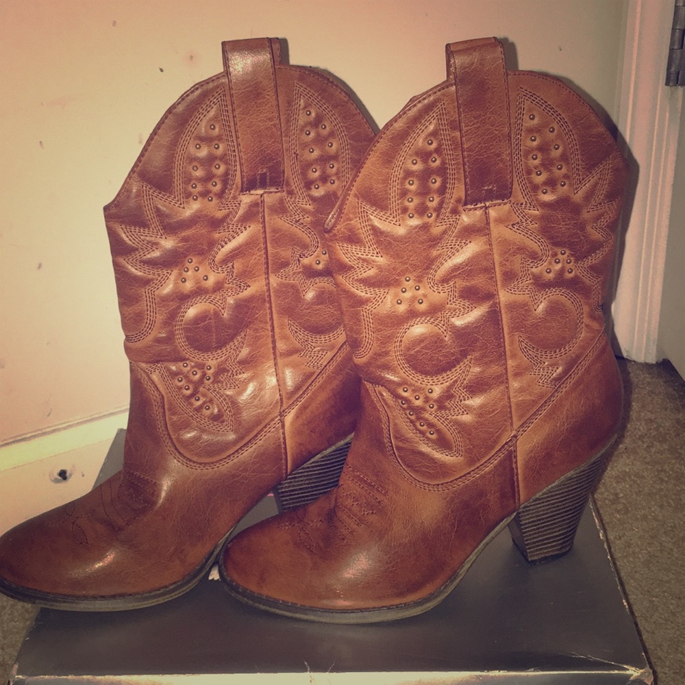 Cowboy boots only worn once for a wedding.